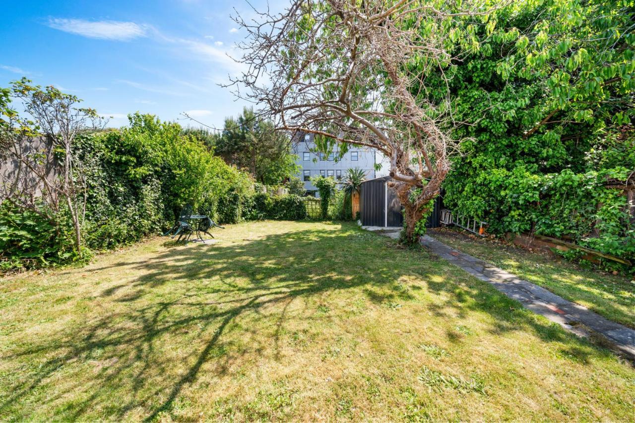 Lovely Garden Apartment In Wimbledon Town Centre With Private Parking By Wimbledon Holiday Lets Londres Exterior foto