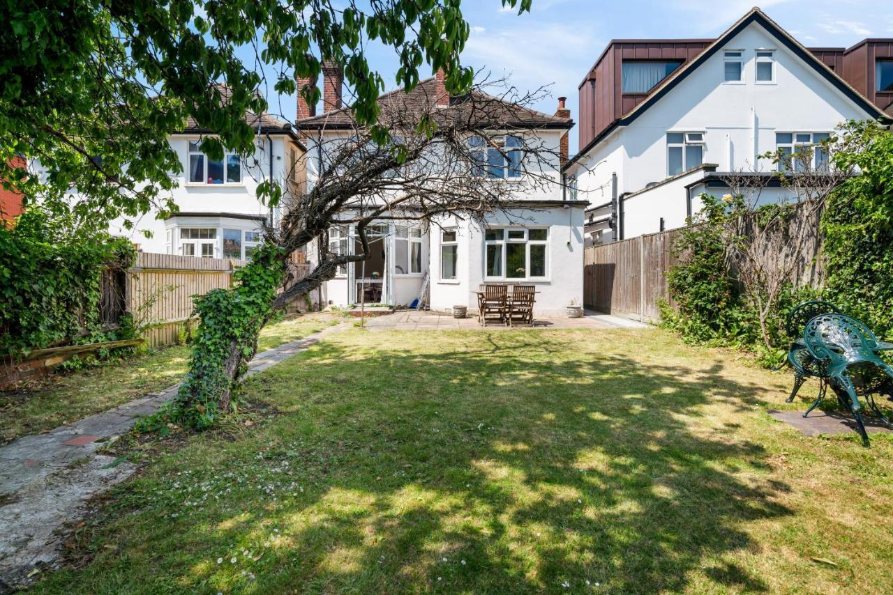Lovely Garden Apartment In Wimbledon Town Centre With Private Parking By Wimbledon Holiday Lets Londres Exterior foto