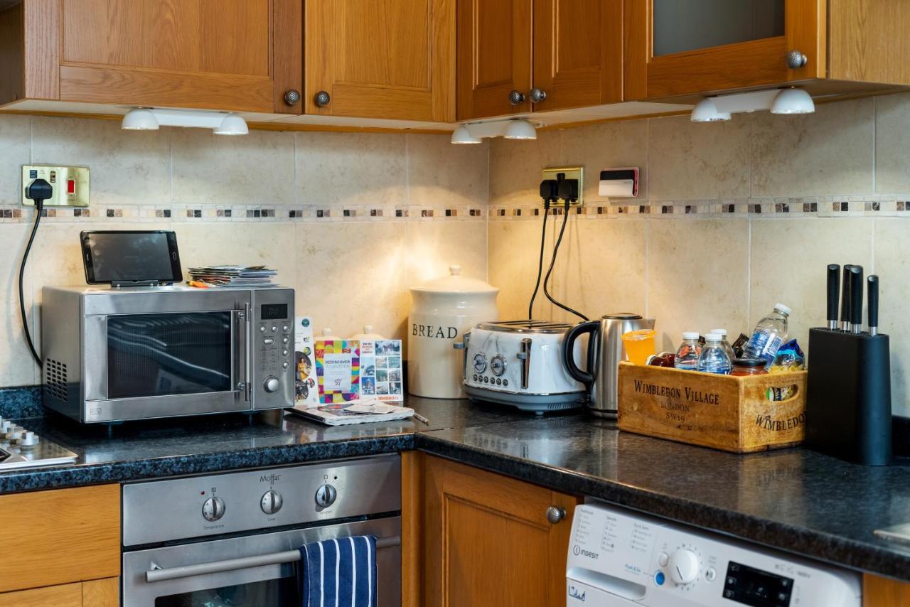 Lovely Garden Apartment In Wimbledon Town Centre With Private Parking By Wimbledon Holiday Lets Londres Exterior foto