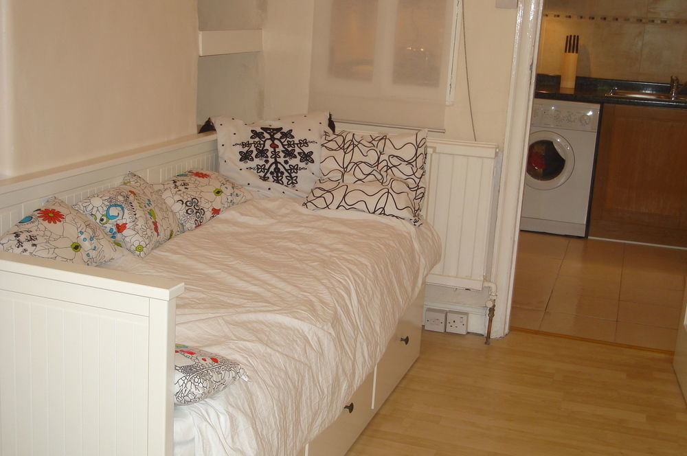 Lovely Garden Apartment In Wimbledon Town Centre With Private Parking By Wimbledon Holiday Lets Londres Exterior foto