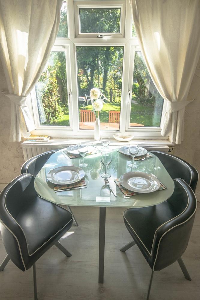 Lovely Garden Apartment In Wimbledon Town Centre With Private Parking By Wimbledon Holiday Lets Londres Exterior foto