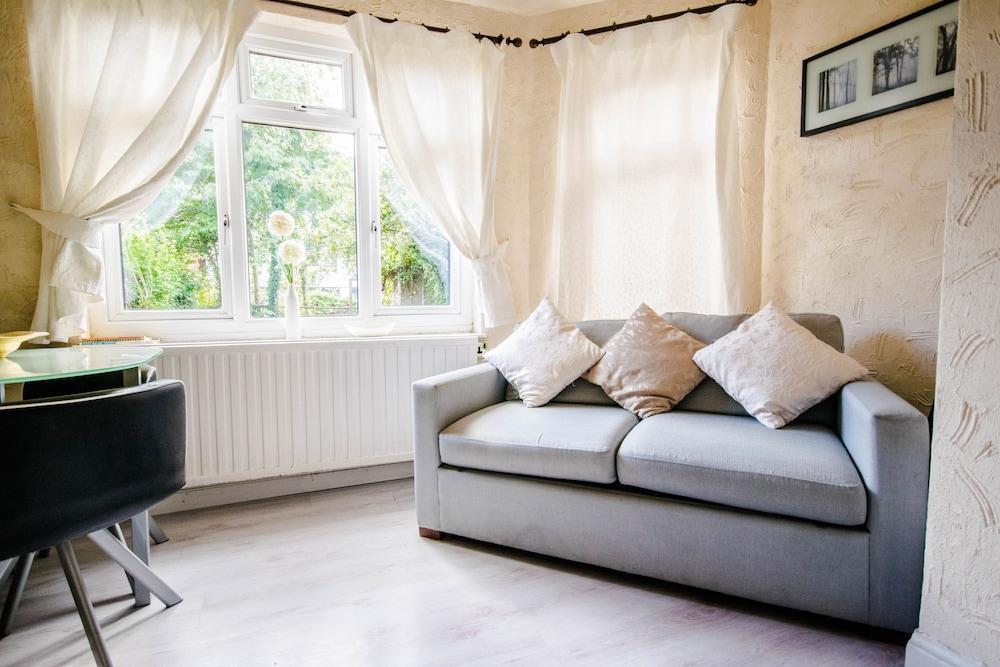 Lovely Garden Apartment In Wimbledon Town Centre With Private Parking By Wimbledon Holiday Lets Londres Exterior foto
